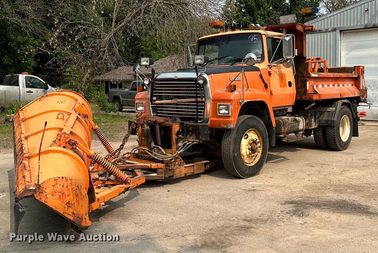 1995 Ford L8000  dump truck - AF9660