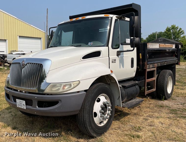 2002 International 4300  dump truck - DL3838
