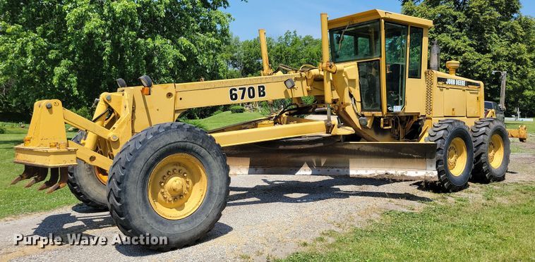 1988 John Deere 670B  motor grader - DN3999