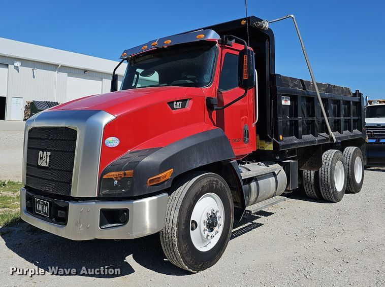 2017 Caterpillar CT660  dump truck - DO2792