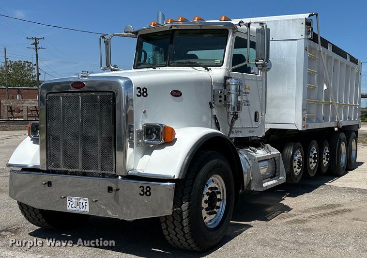 2010 Peterbilt 365  dump truck - DO5035