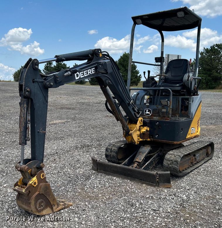 John Deere 17D  mini excavator - KW9228