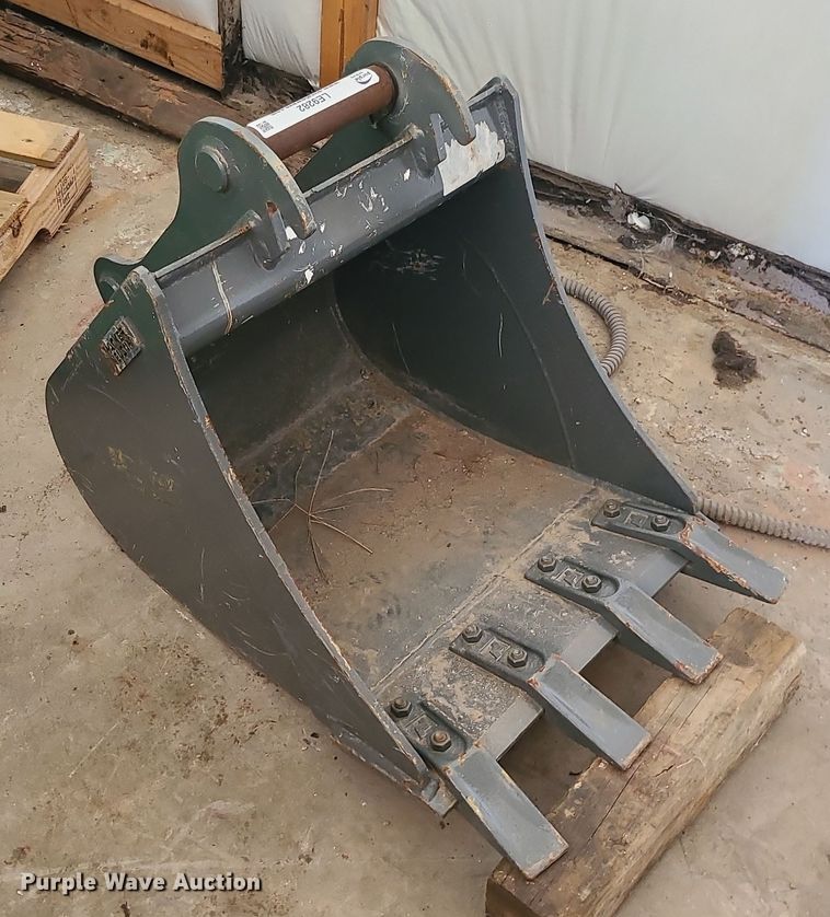 Wacker Neuson  20"W excavator bucket - LE9282