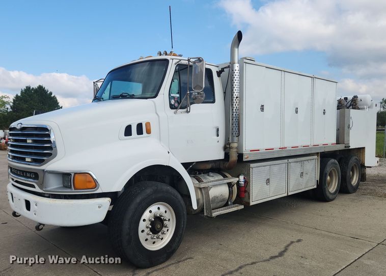 2004 Sterling L9500  fuel / lube truck - LX9739