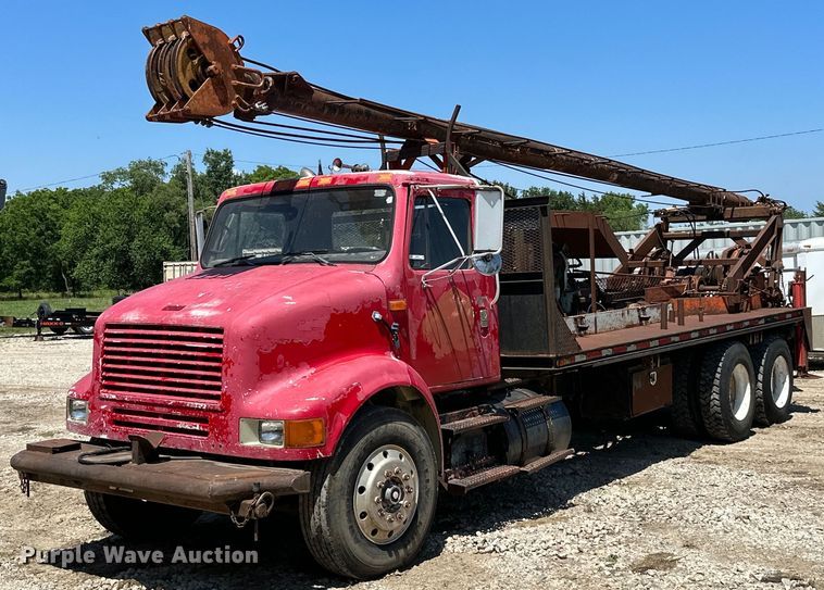 1993 International 8100  drilling rig truck - MB9576