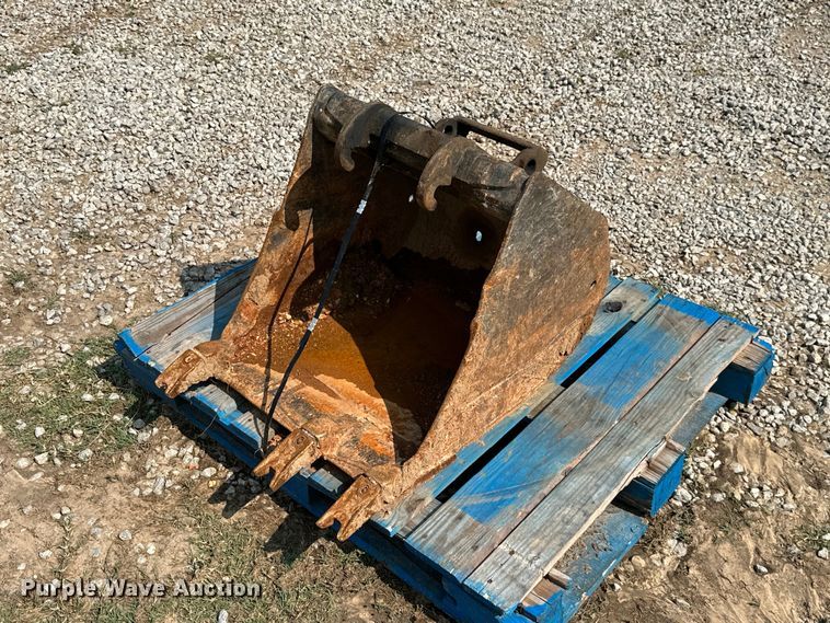 Bobcat  24&quot;W excavator bucket - MB9600