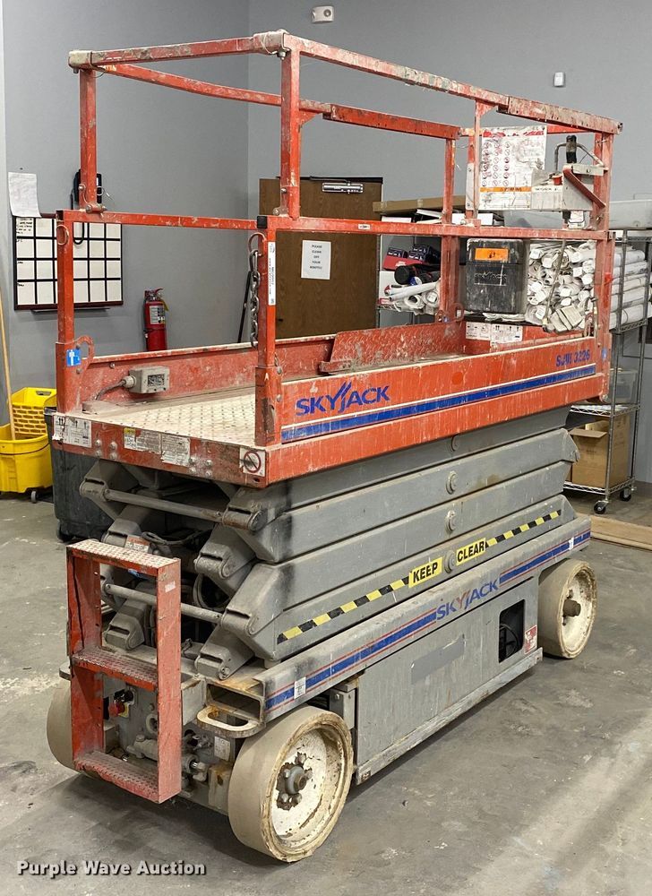 2009 Skyjack SJIII 3226  scissor lift - MG9952