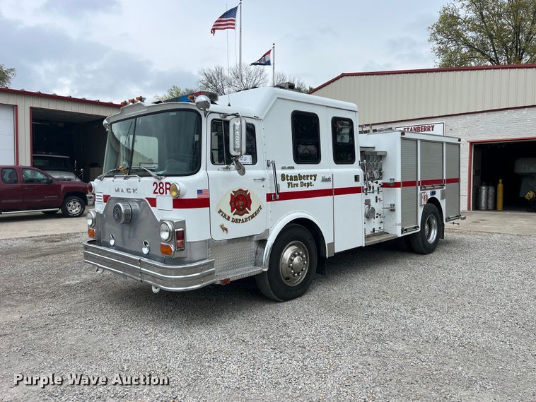 1977 Mack CF-600  pumper fire truck - DP0477