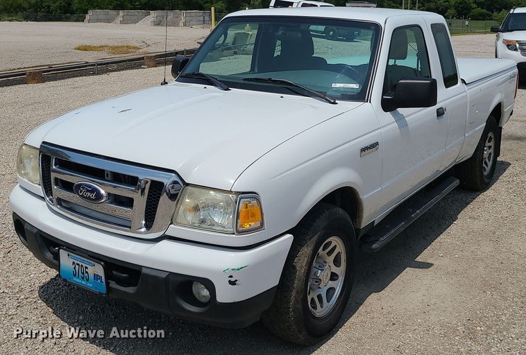 2011 Ford Ranger  SuperCab pickup truck - LE9212