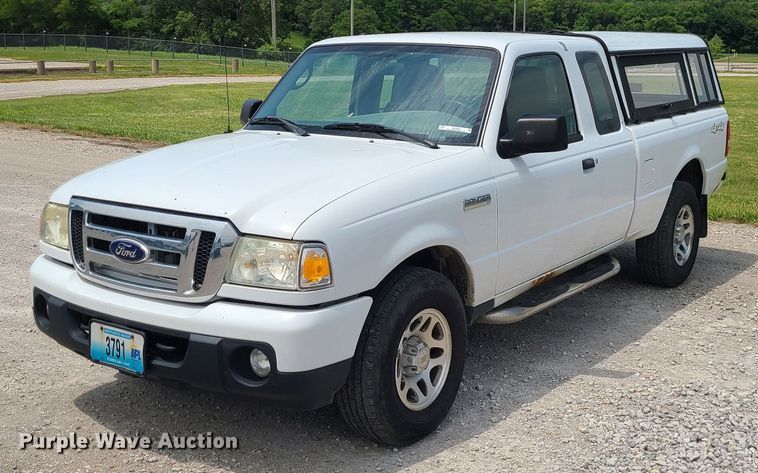 2010 Ford Ranger  SuperCab pickup truck - LE9220