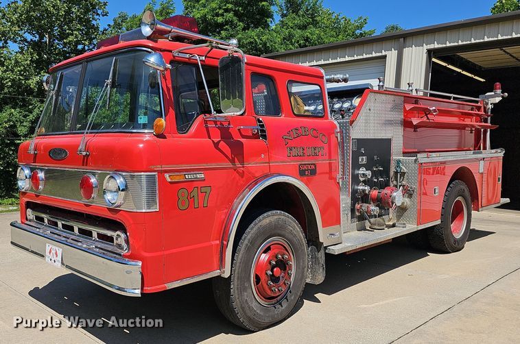 1977 Ford F900  pumper fire truck - LW9695