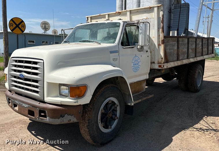 1995 Ford F700  dump flatbed truck - NE9022