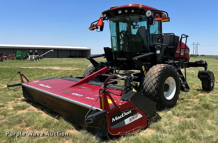 2021 MacDon M1240  swather / windrower - DN4670