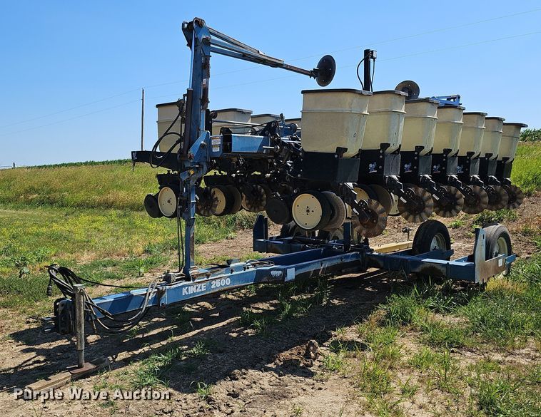 Kinze 2500  split row no-till planter - DO2827