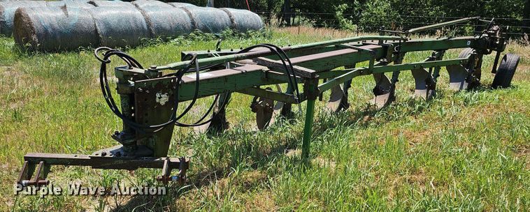 John Deere F1350/1450  six bottom plow - DO2829