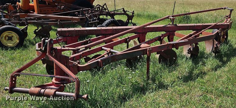 Massey Ferguson 88  six bottom plow - DQ1767