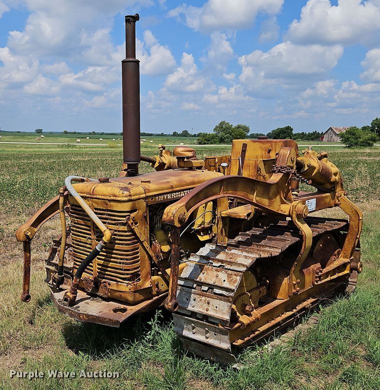 International TD9  crawler tractor - DQ1769