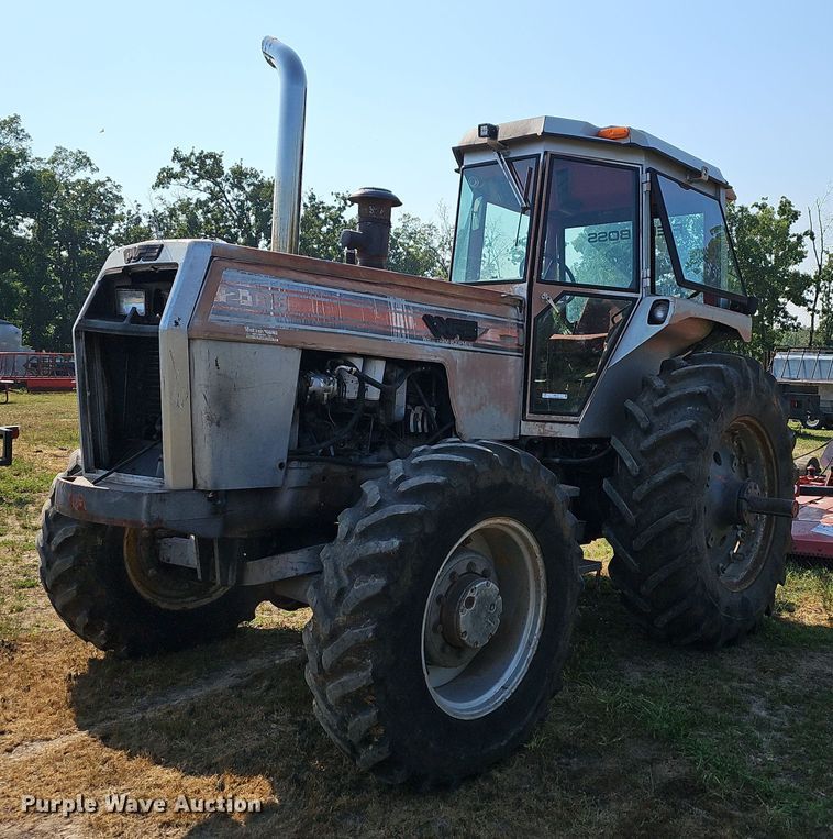 1983 White 2-135 Series 3 Field Boss  MFWD tractor - LW9774
