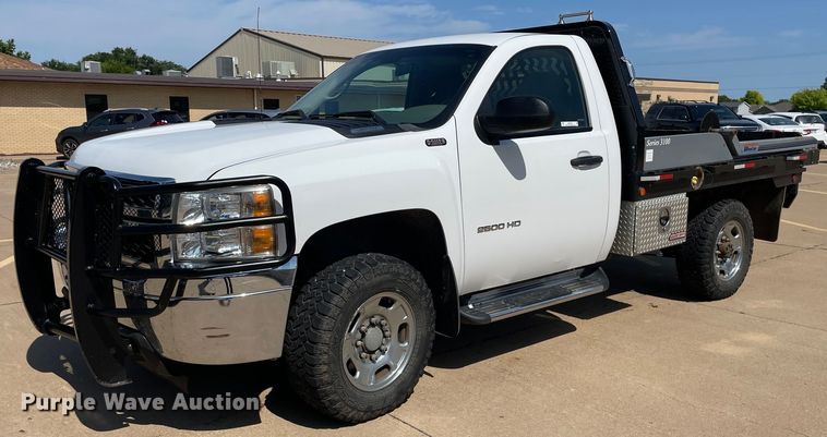 2013 Chevrolet Silverado 2500HD  bale bed pickup truck - ME9934