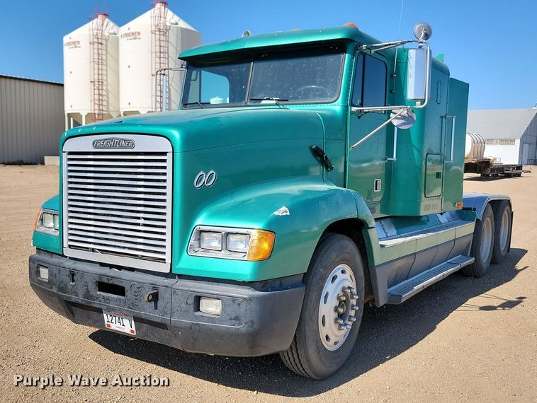 1995 Freightliner FLD120  semi truck - ML9474