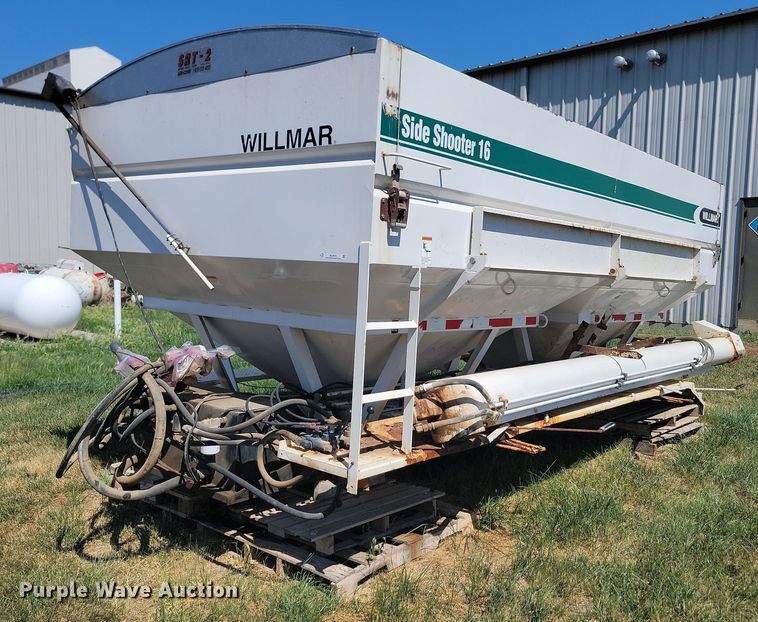 Willmar Side Shooter 16  fertilizer delivery bed - ML9476