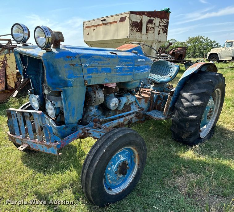 Ford 2000  tractor - OC9084
