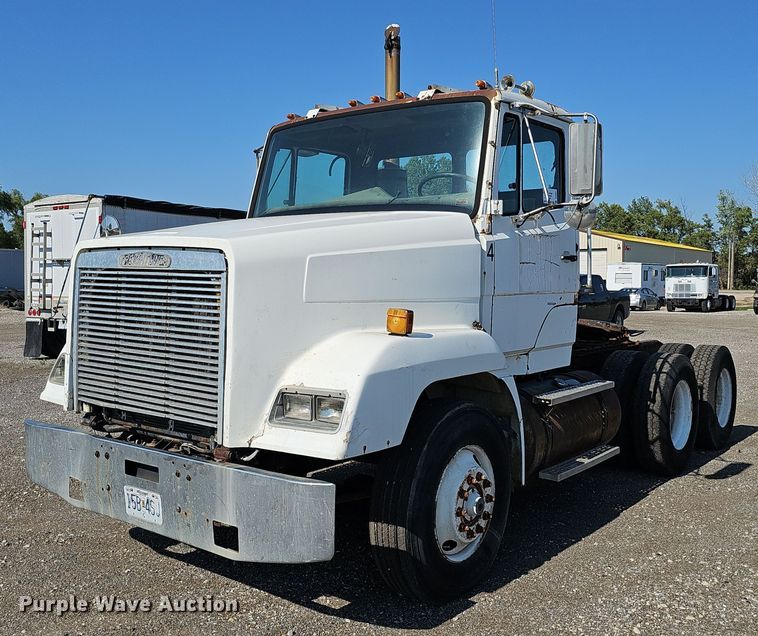 1988 Freightliner FLC  semi truck - DO2837
