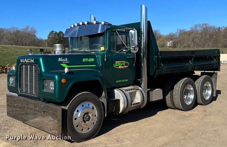 1984 Mack R686ST  dump truck - KU9939