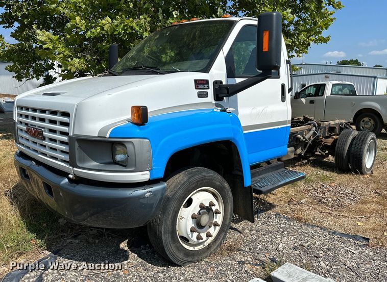 2009 GMC C5500  truck cab and chassis - OC9049