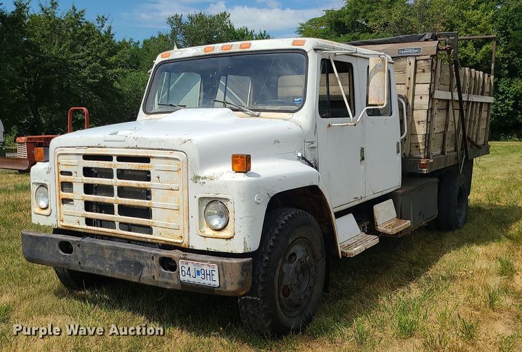1982 International 1754  Crew Cab dump flatbed truck - BR9789