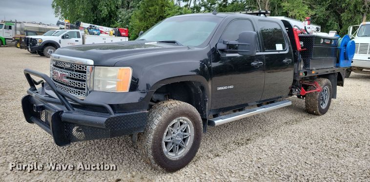 2013 GMC Sierra 3500HD  Crew Cab flatbed pickup truck with fuel delivery system - DN6340