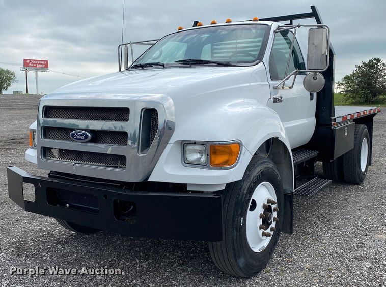 2005 Ford F750 Super Duty  flatbed truck - KB9433