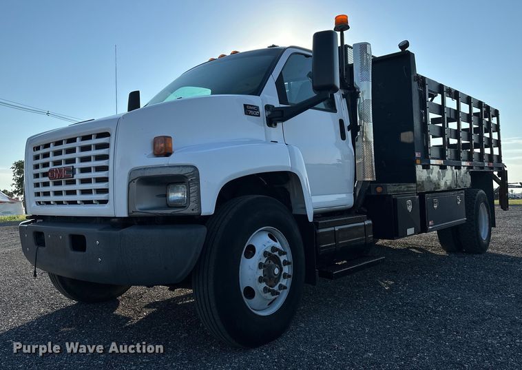 2003 GMC C7500  flatbed truck - KW9198