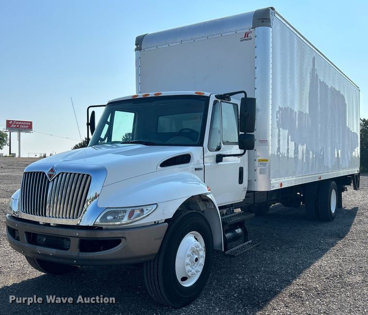 2012 International 4300  box truck - KW9223