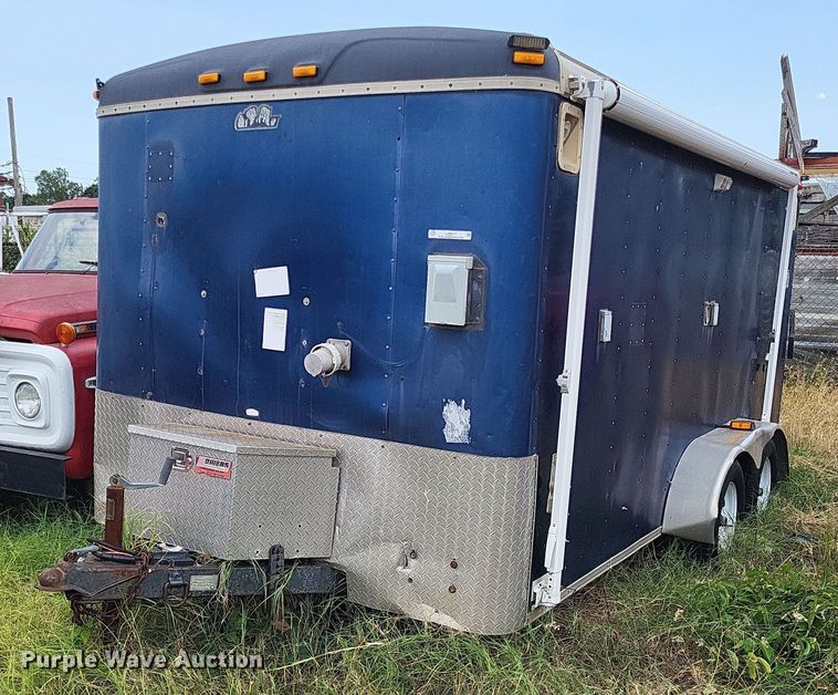 2002 Forest River CM714TA2  enclosed cargo trailer - LS9577