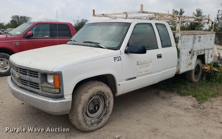 1996 Chevrolet C2500  Ext. Cab utility bed pickup truck - LT9742