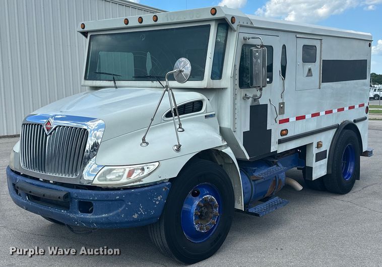 2010 International 4300  armored truck - MB9618