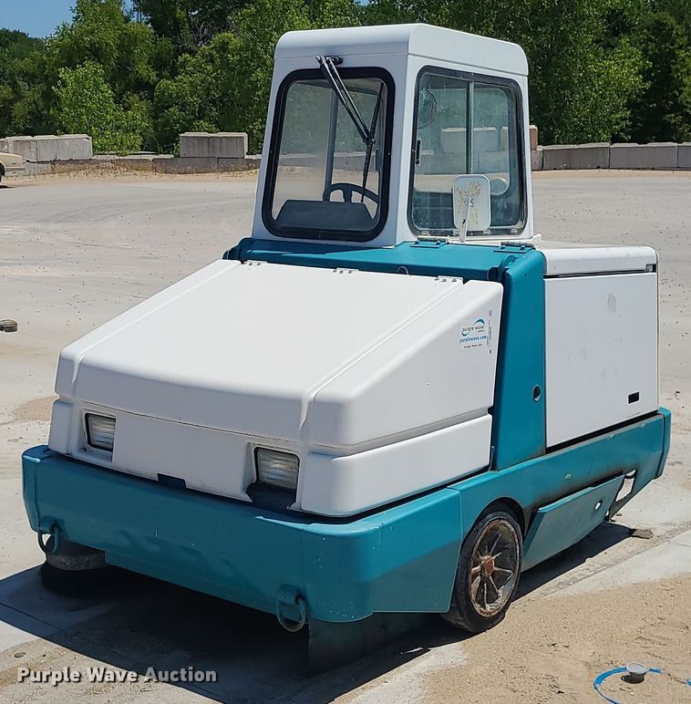Tennant  sweeper - MO9995