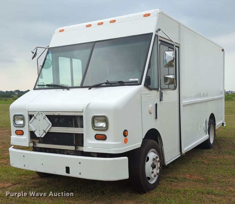 2006 Freightliner MT45  delivery truck - MY9373