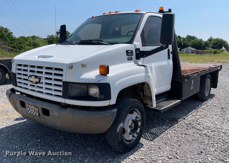 2003 Chevrolet C4500  flatbed truck - NB9054