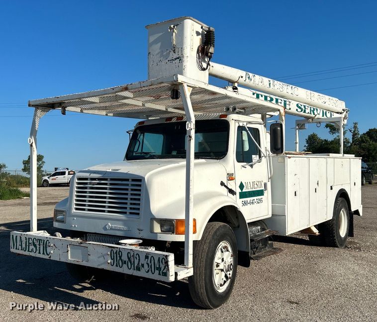 1990 International 4700  bucket truck - DI7890