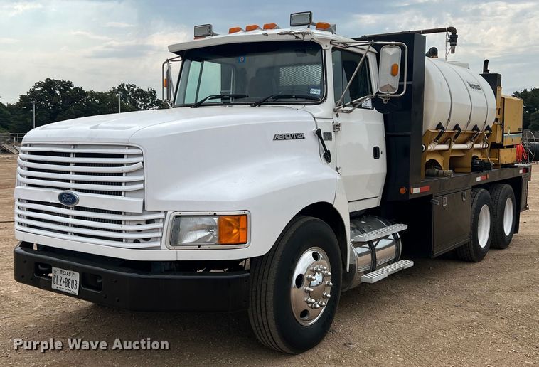 1995 Ford LTL9000  flatbed truck with mud mixing system - DN3072