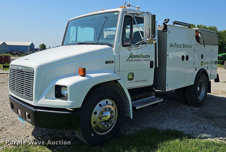 1998 Freightliner FL70  utility / service truck - DO2859