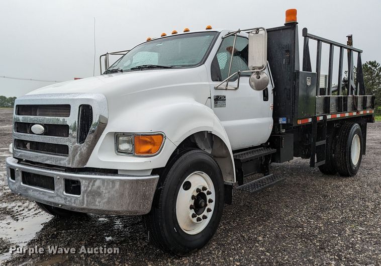 2006 Ford F750  reel truck - KB9425