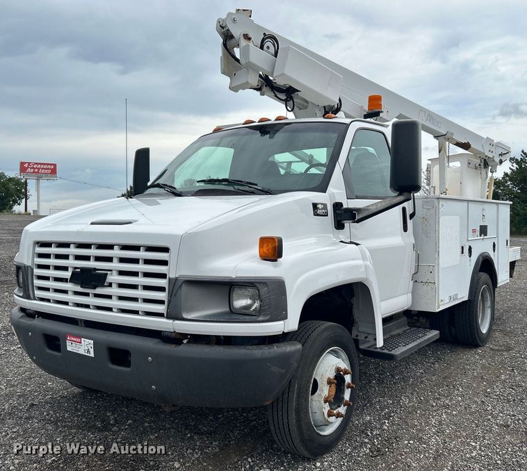 2004 Chevrolet C4500  bucket truck - KW9171