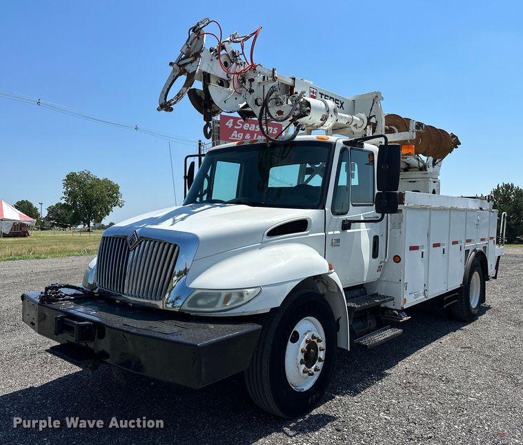 2006 International 4300  digger derrick truck - KW9203