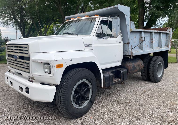 1984 Ford F700  dump truck - LS9298