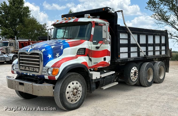 2004 Mack CV713  dump truck - MB9675
