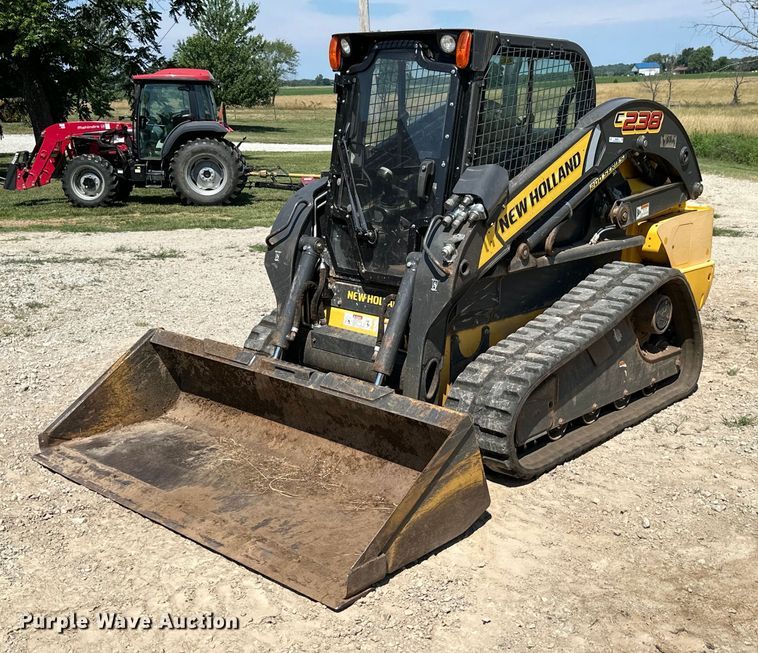 2015 New Holland C238  tracked skid steer loader - MB9682