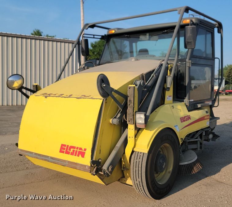 2008 Elgin Pelican Series NP  sweeper - ML9520